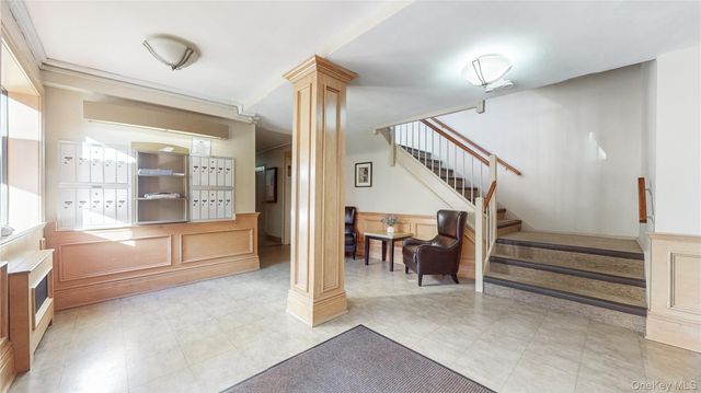 61 White Oak Street 2G, New Rochelle, NY 10801