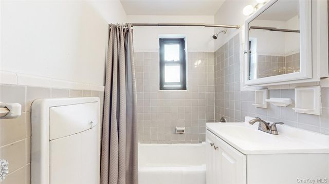 61 White Oak Street 2G, New Rochelle, NY 10801