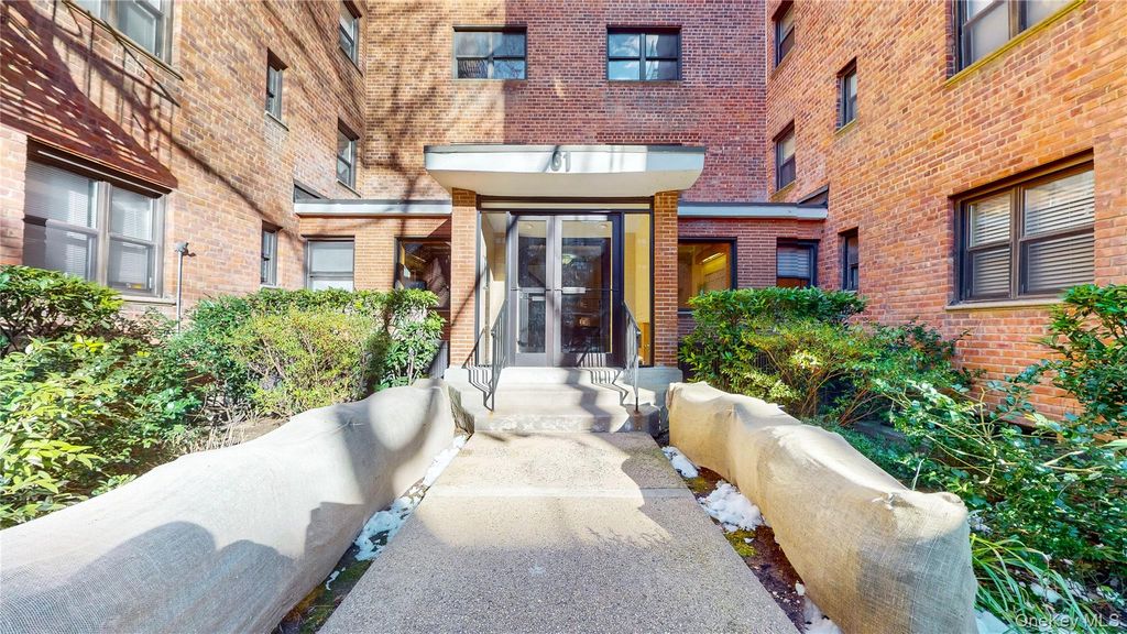 61 White Oak Street 2G, New Rochelle, NY 10801