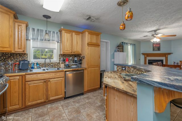 8099 N Lakeshore Drive, Shreveport, LA 71107