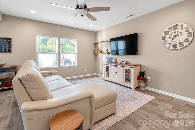 525 Newfound Hollow Drive, Charlotte, NC 28214