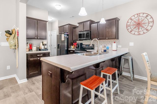 525 Newfound Hollow Drive, Charlotte, NC 28214