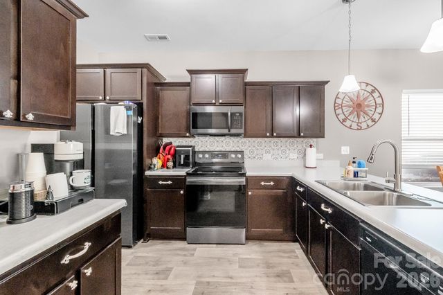 525 Newfound Hollow Drive, Charlotte, NC 28214