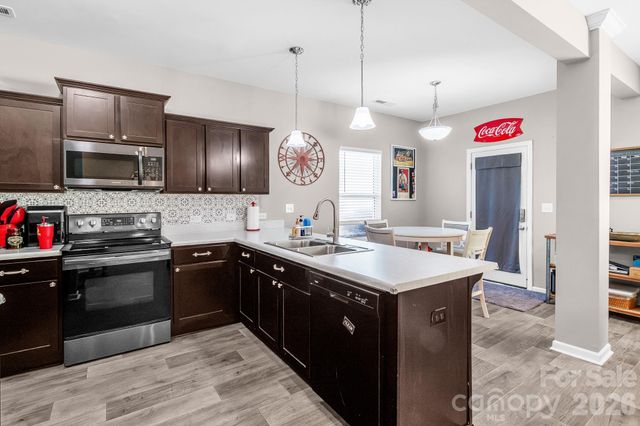 525 Newfound Hollow Drive, Charlotte, NC 28214