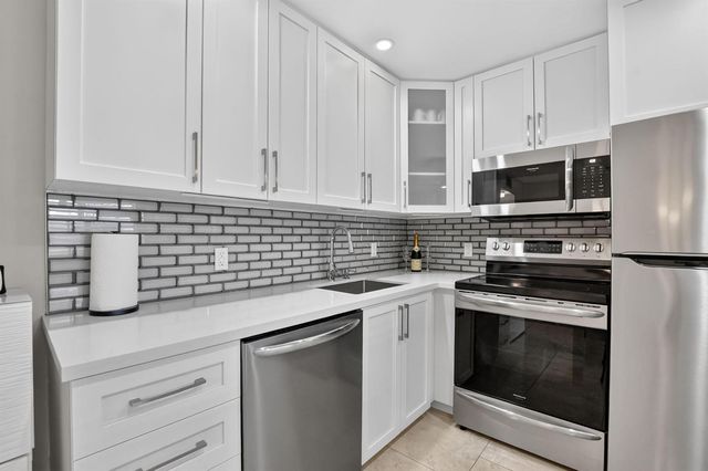 2080 Harwood F 2080, Deerfield Beach, FL 33442