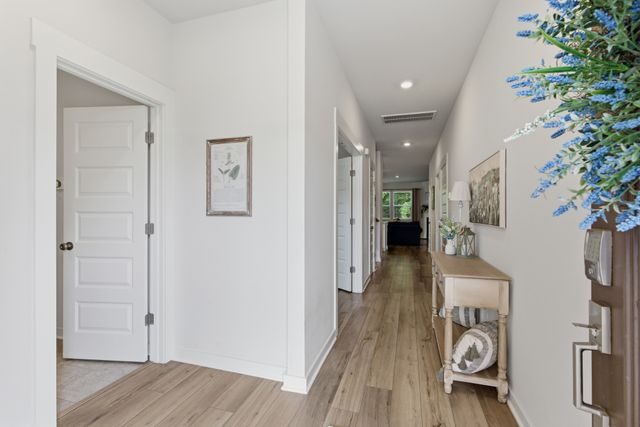 878 Nightingale Ave, Hendersonville, TN 37075