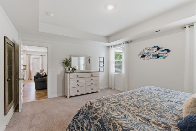 878 Nightingale Ave, Hendersonville, TN 37075