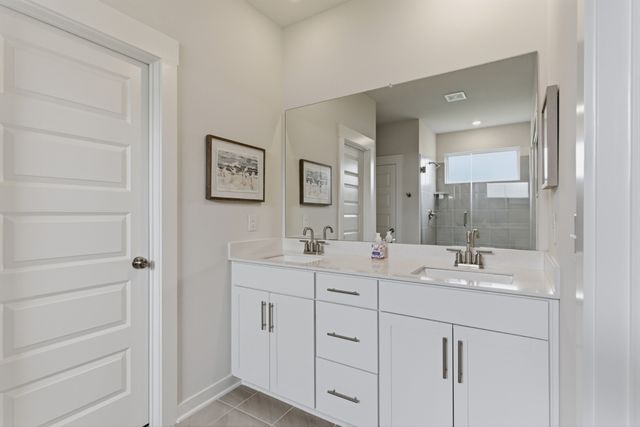 878 Nightingale Ave, Hendersonville, TN 37075