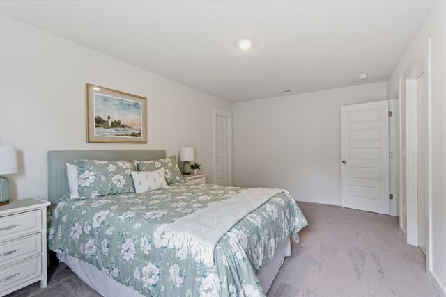 878 Nightingale Ave, Hendersonville, TN 37075