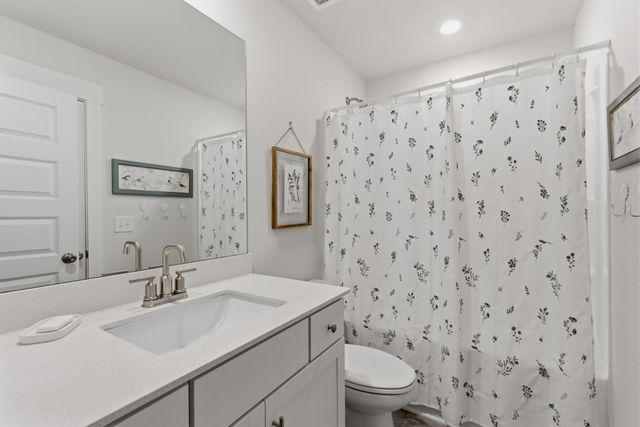 878 Nightingale Ave, Hendersonville, TN 37075