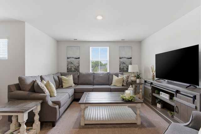 878 Nightingale Ave, Hendersonville, TN 37075