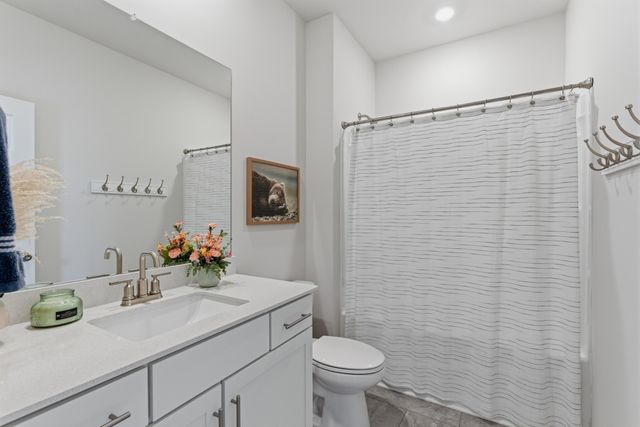 878 Nightingale Ave, Hendersonville, TN 37075
