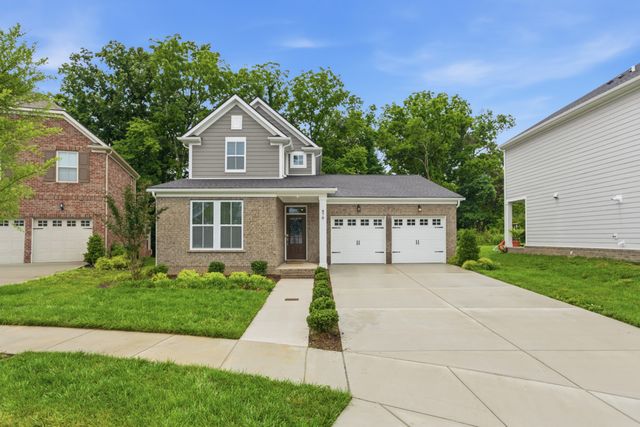 878 Nightingale Ave, Hendersonville, TN 37075