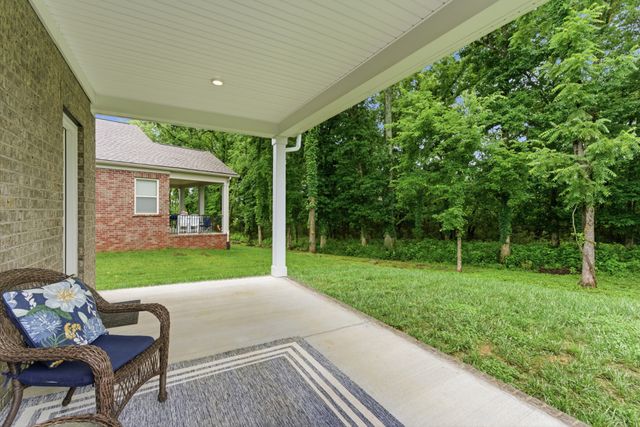 878 Nightingale Ave, Hendersonville, TN 37075