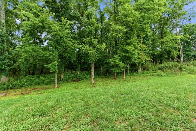 878 Nightingale Ave, Hendersonville, TN 37075