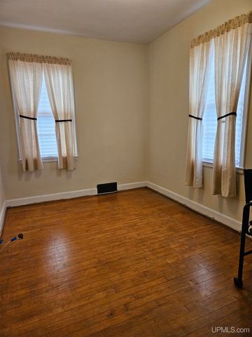 206 E Iron Street, Bessemer, MI 49911