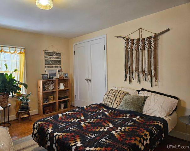 206 E Iron Street, Bessemer, MI 49911