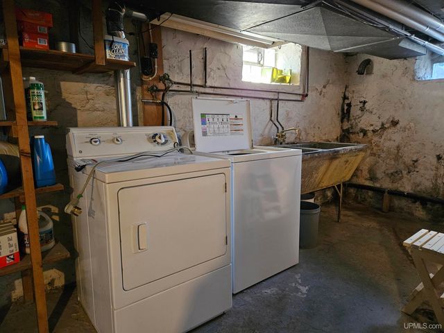 206 E Iron Street, Bessemer, MI 49911