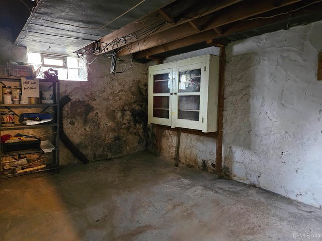 206 E Iron Street, Bessemer, MI 49911