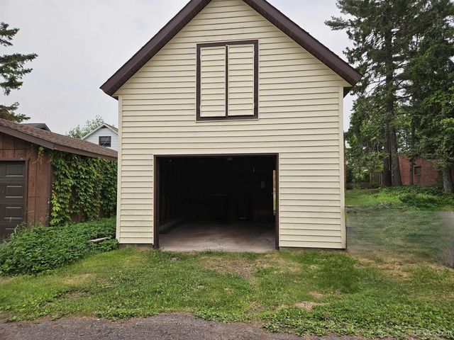 206 E Iron Street, Bessemer, MI 49911