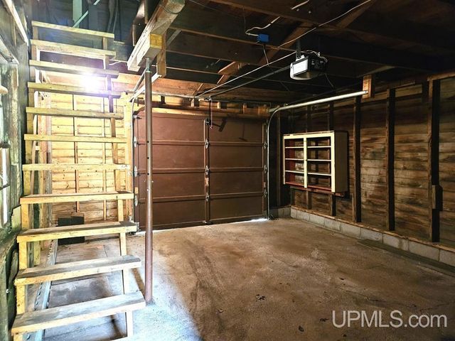 206 E Iron Street, Bessemer, MI 49911