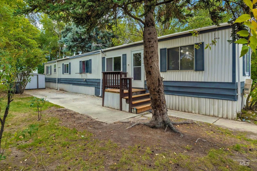 790 N Riviera Dr 19, Boise, ID 83703