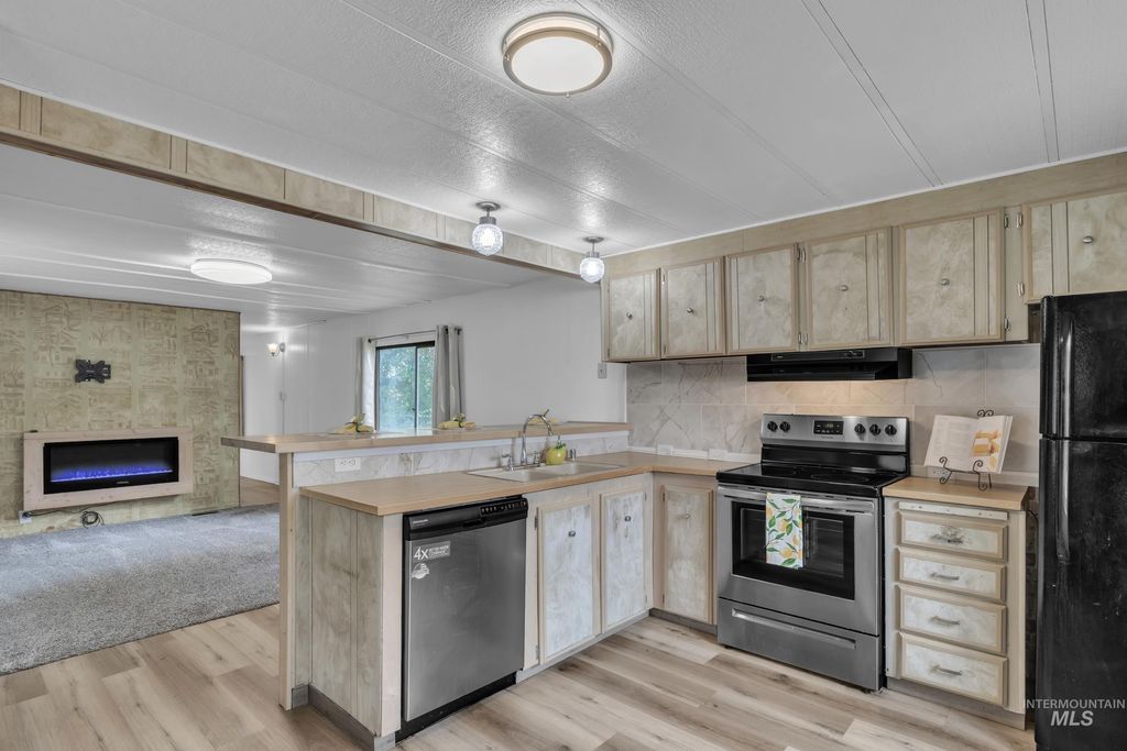 790 N Riviera Dr 19, Boise, ID 83703 photo 10