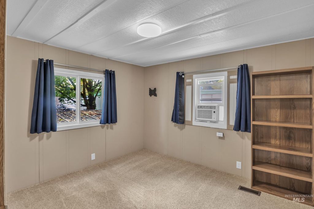 790 N Riviera Dr 19, Boise, ID 83703 photo 12