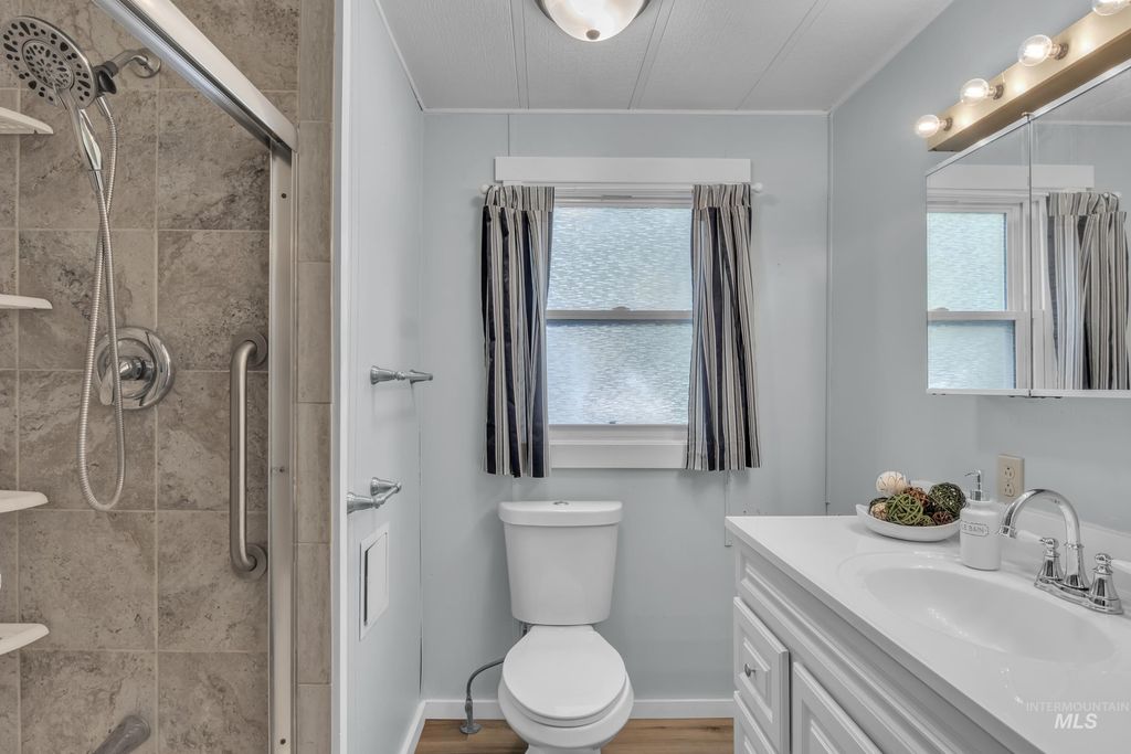 790 N Riviera Dr 19, Boise, ID 83703 photo 17