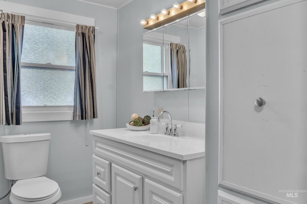 790 N Riviera Dr 19, Boise, ID 83703 photo 18