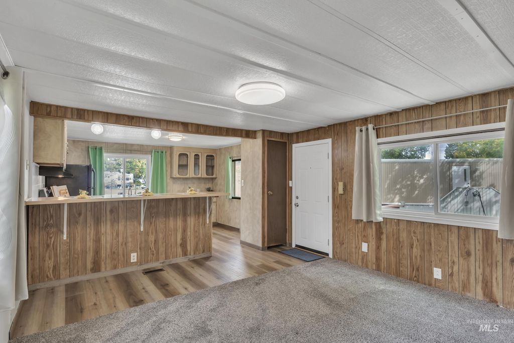 790 N Riviera Dr 19, Boise, ID 83703 photo 5