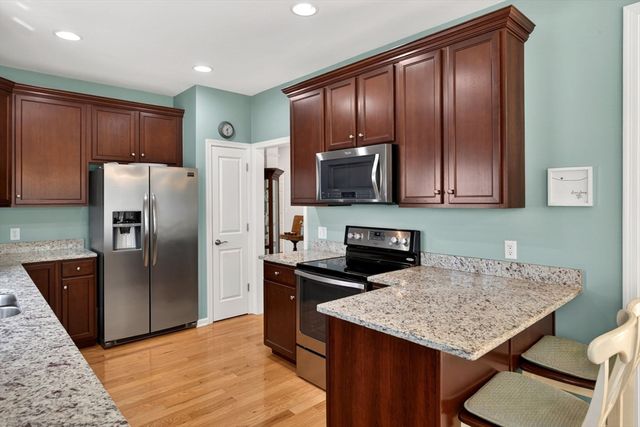 17 Valley Front, Plymouth, MA 02360