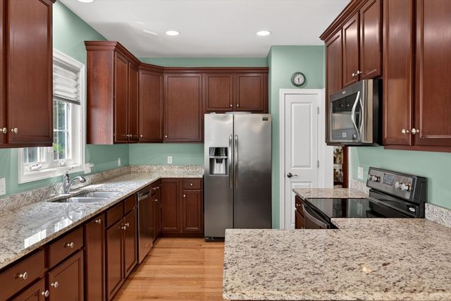 17 Valley Front, Plymouth, MA 02360