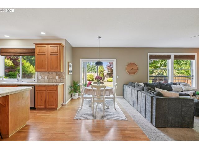 19358 RED HAWK Dr, Oregon City, OR 97045