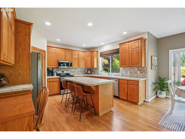 19358 RED HAWK Dr, Oregon City, OR 97045