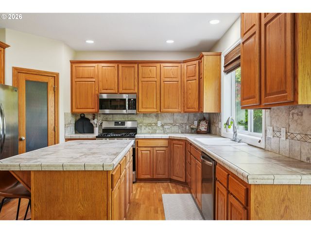 19358 RED HAWK Dr, Oregon City, OR 97045