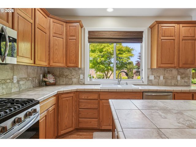 19358 RED HAWK Dr, Oregon City, OR 97045