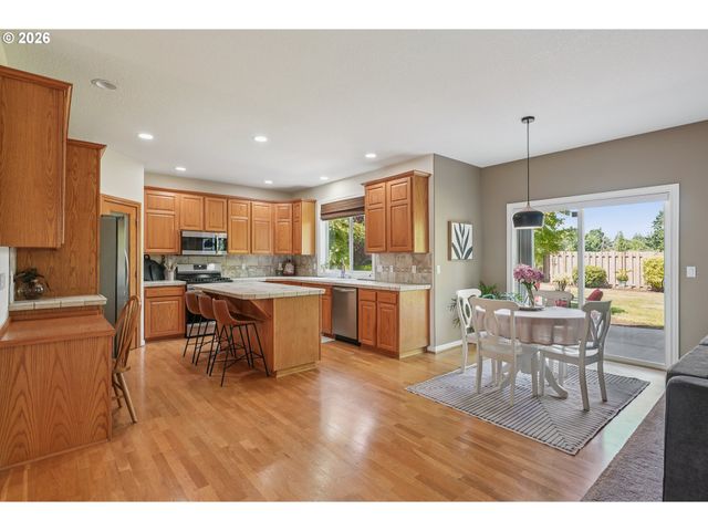 19358 RED HAWK Dr, Oregon City, OR 97045