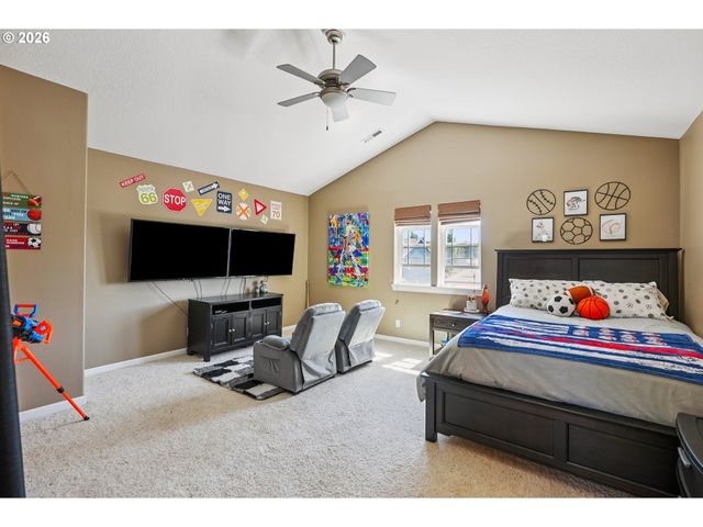 19358 RED HAWK Dr, Oregon City, OR 97045