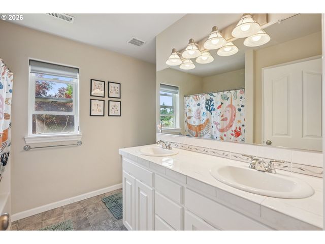 19358 RED HAWK Dr, Oregon City, OR 97045