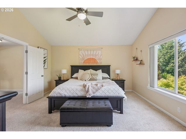 19358 RED HAWK Dr, Oregon City, OR 97045