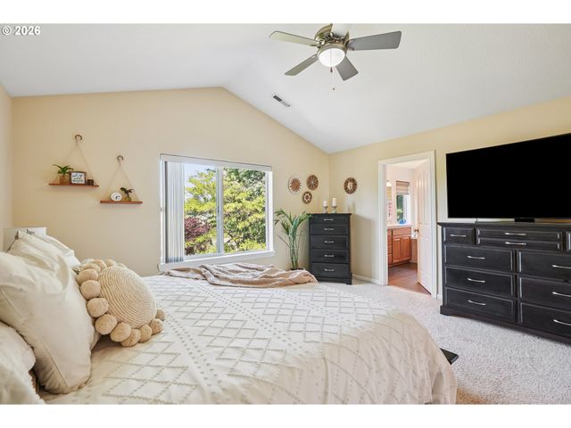 19358 RED HAWK Dr, Oregon City, OR 97045