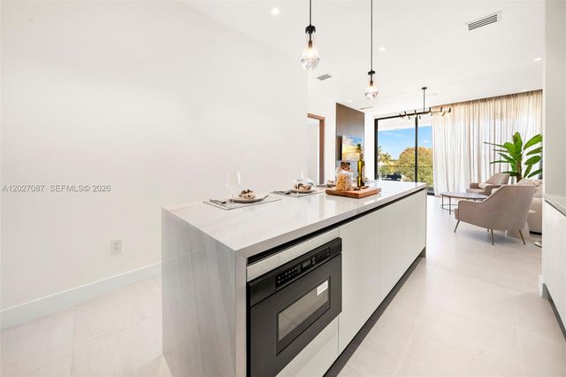246 NE 6th Avenue 302, Delray Beach, FL 33483
