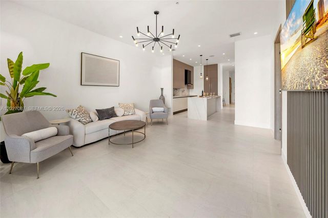 246 NE 6th Avenue 302, Delray Beach, FL 33483