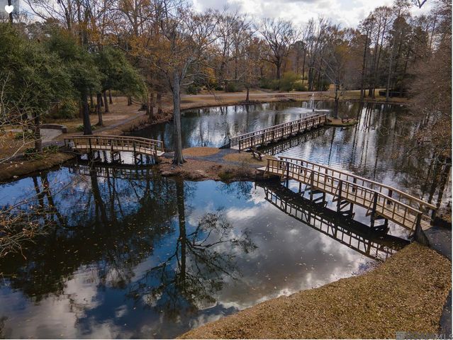 8041 Oak Hollow Dr, Baton Rouge, LA 70810