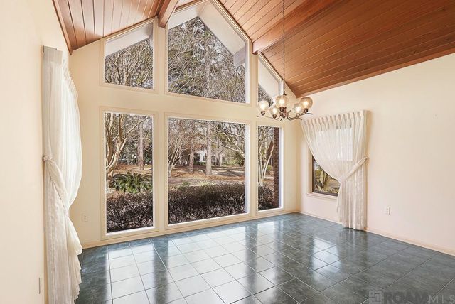 8041 Oak Hollow Dr, Baton Rouge, LA 70810