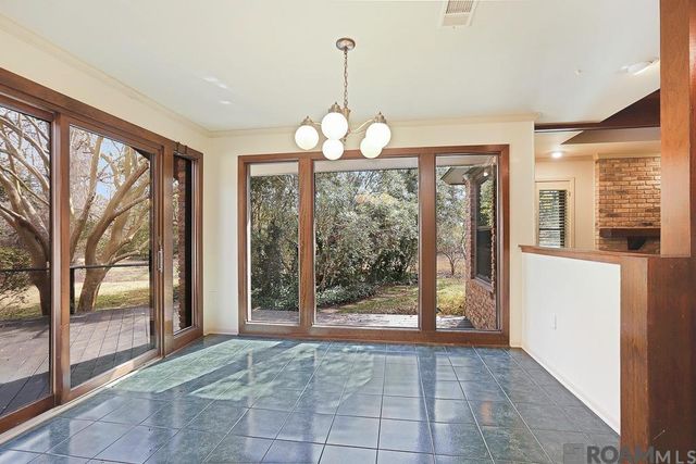 8041 Oak Hollow Dr, Baton Rouge, LA 70810