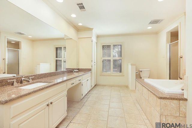 8041 Oak Hollow Dr, Baton Rouge, LA 70810