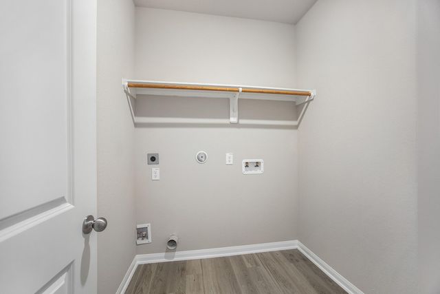 221 Inwood Drive, West Columbia, TX 77486