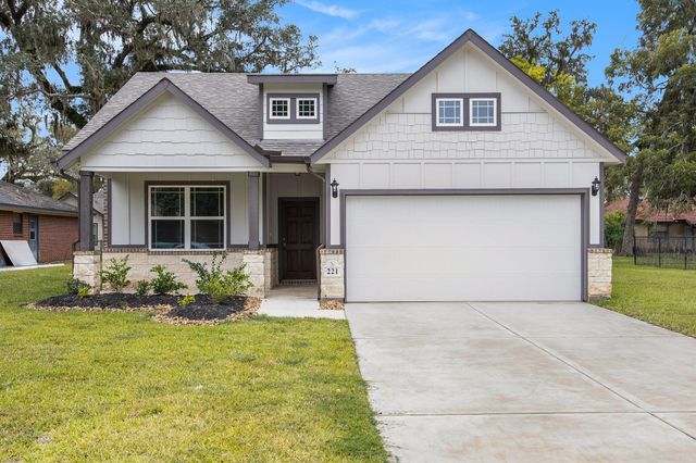 221 Inwood Drive, West Columbia, TX 77486